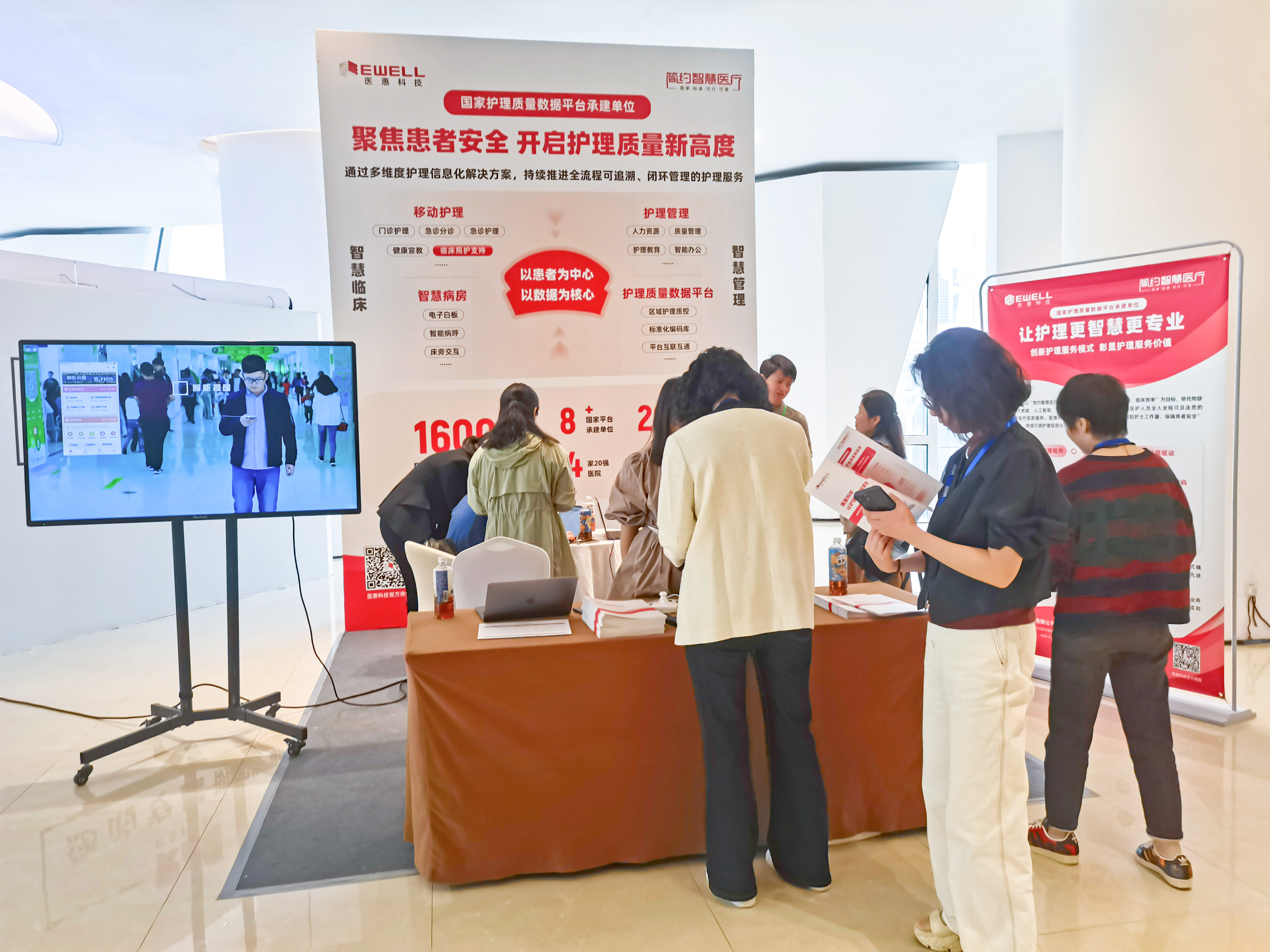 1716548051769124Rog2.jpg 2c5bcd17e93117a053516e6cce77229.jpg